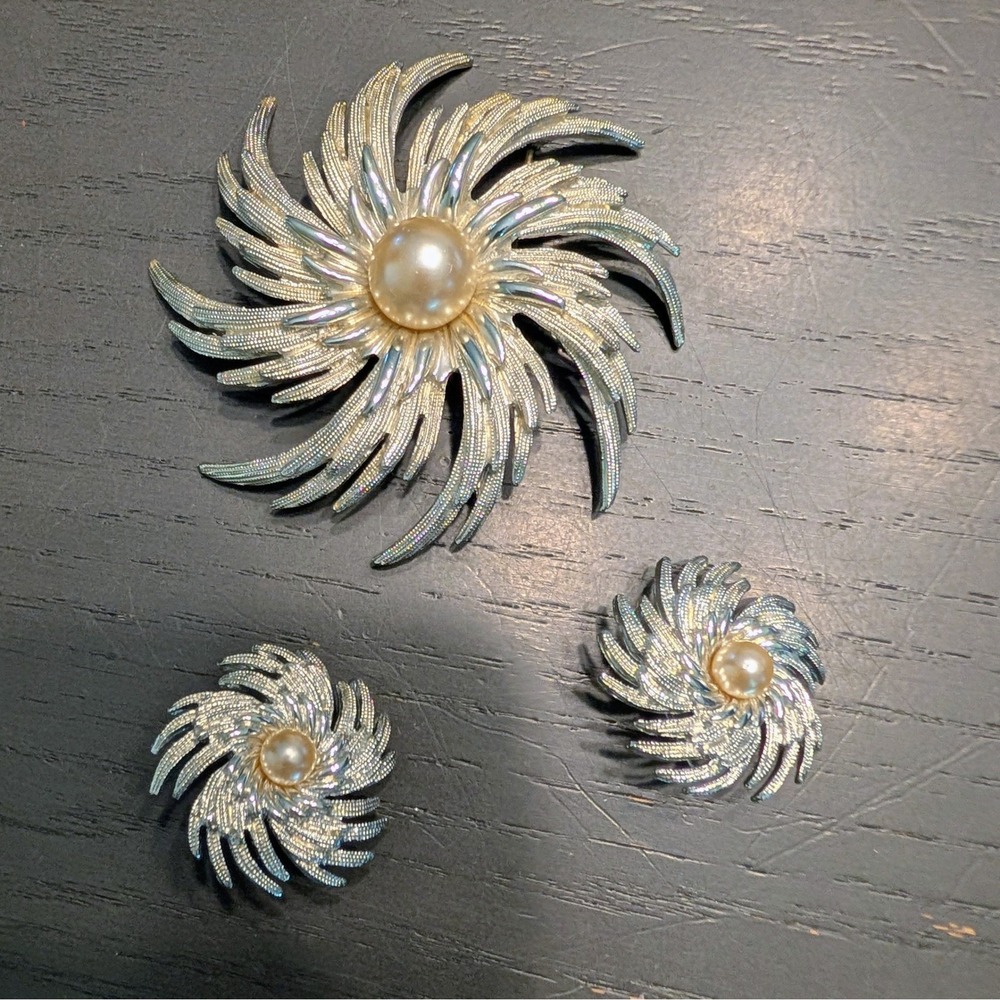 Vintage 1969 Sarah Coventry Silvery Sunburst Brooch Earring Set Faux Pearl MCM